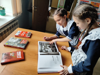 Литературный час «Победа в сердце каждого живет». Молькеевский многофункциональный центр