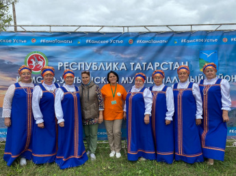 Народный ансамбль «Рябинушка» принял участие в республиканском фестивале «Яблочный спас» в с. Красновидово. Ульянковский сельский дом культуры